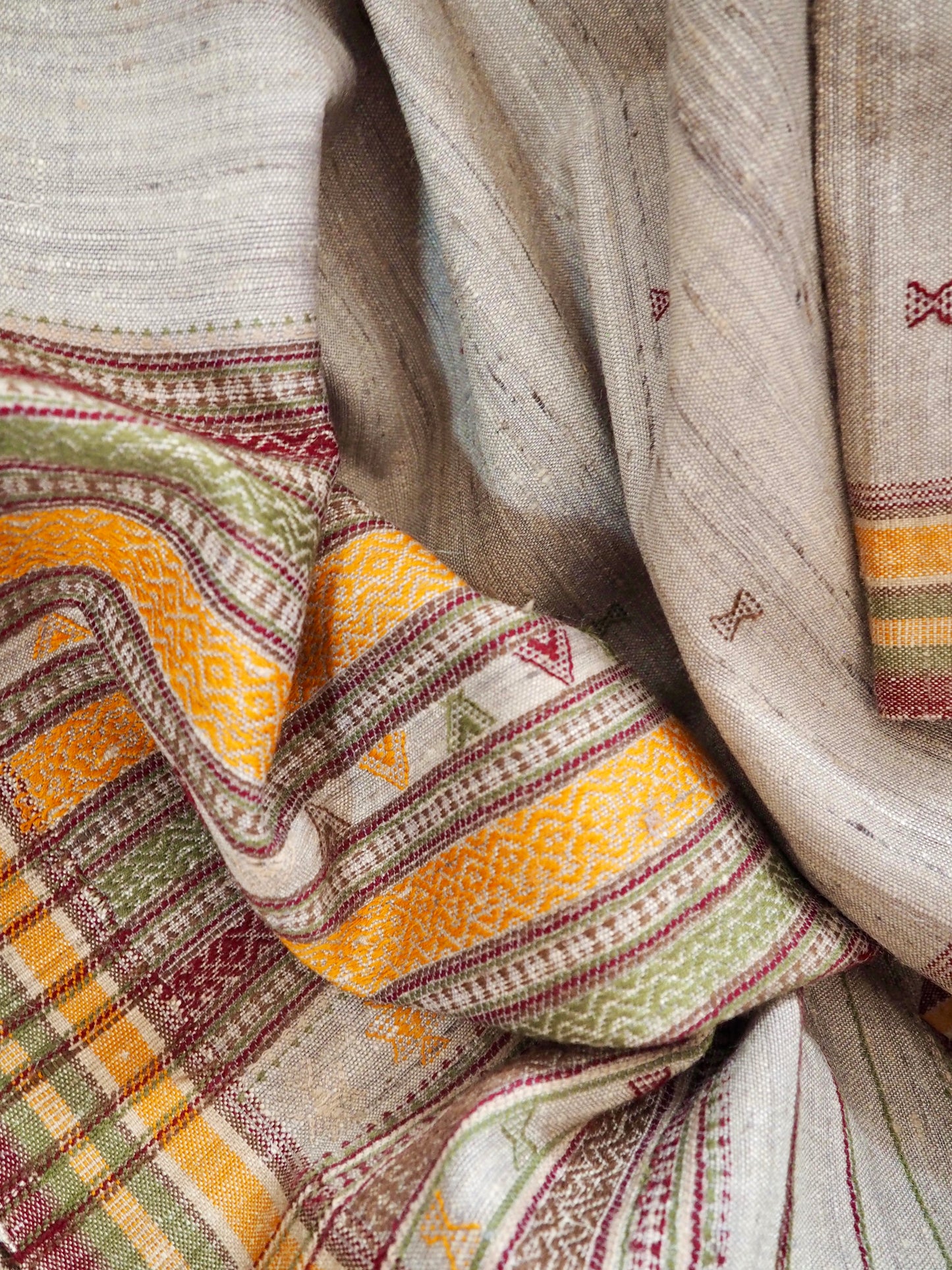 Signature Colour Tussar Silk and Wool Handloomed Scarf